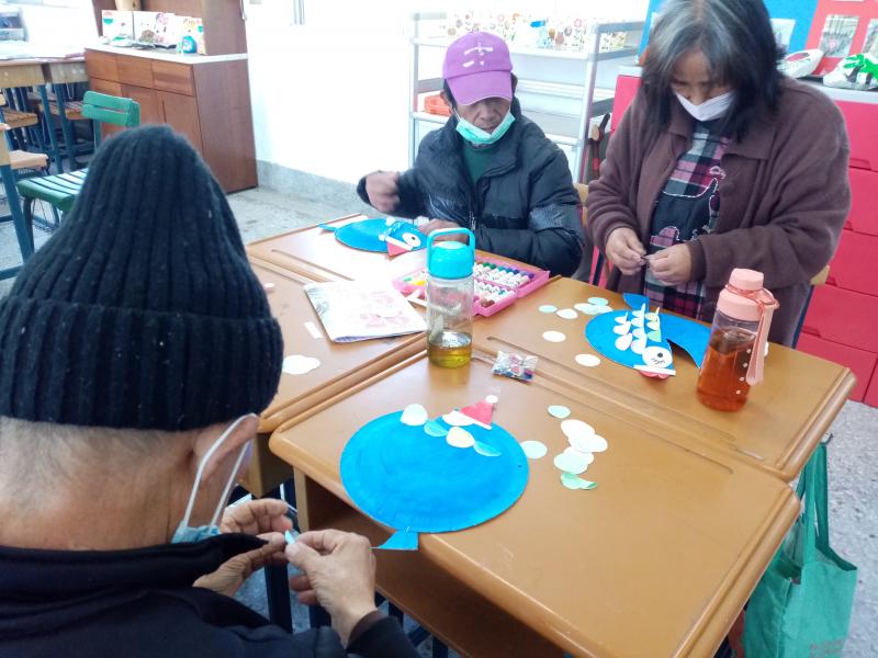 學員製作聖誕魚