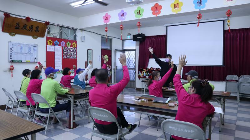 學員們踴躍參與課程