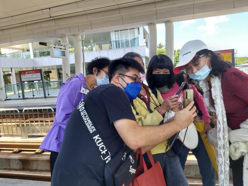 老師教大家用手機拍照的技巧