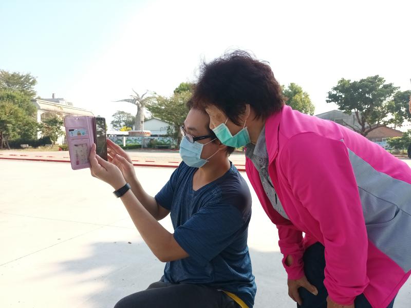 講師帶學員實際拍攝教學環景影像