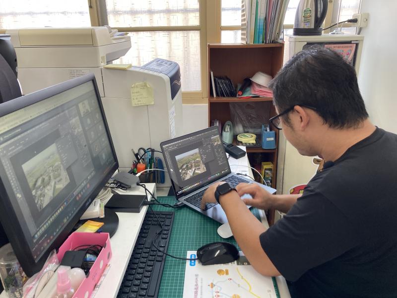 講師透過線上教學方式教導學員