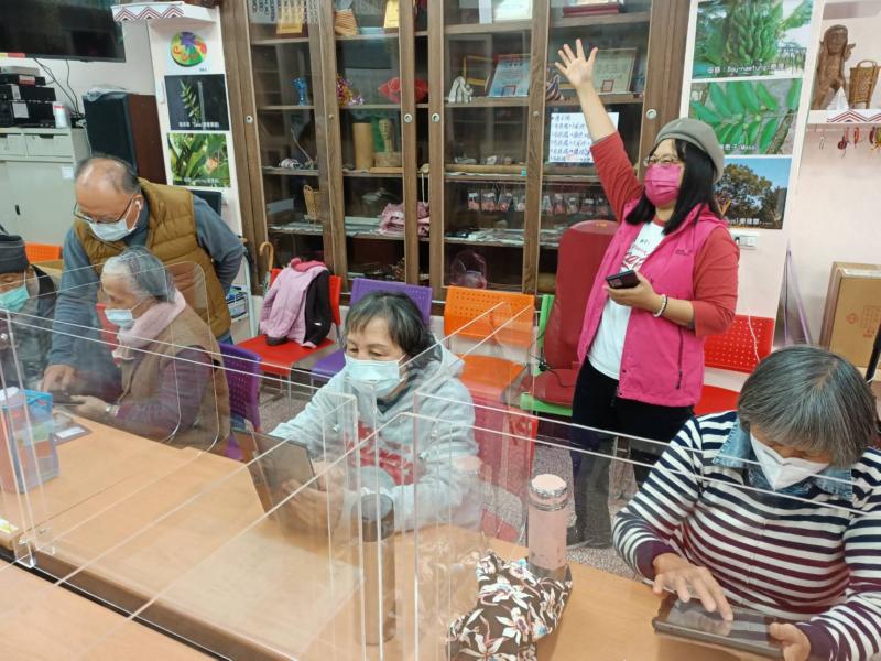 很久沒有來到龍山部落了，數位中心還是很樂意來到部落服務喔！