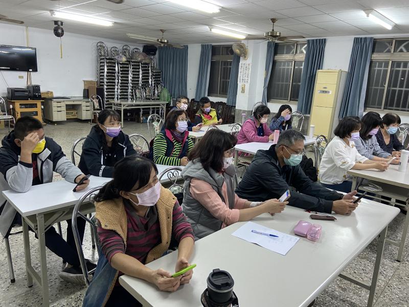 用手機下載圖編APP上課