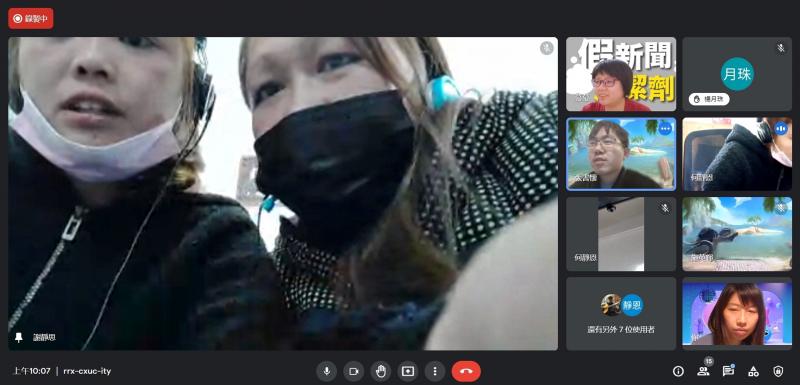 駐點及學員一起在鏡頭前操作