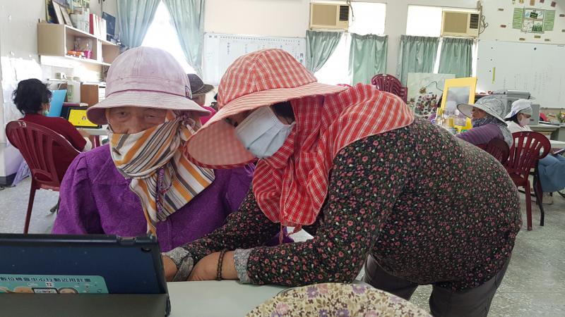 學員互相學習幫忙