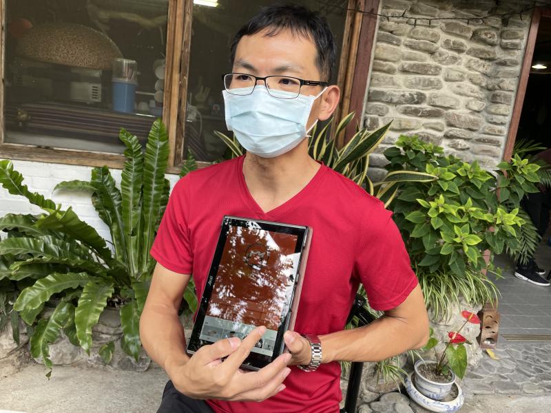 講師示範 APP 操作。