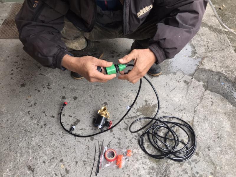 每位學員進行自動灑水的組裝