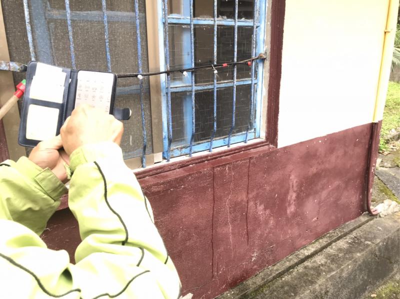 學員組裝完成後，用智慧型手機APP進行灑水的控制測試