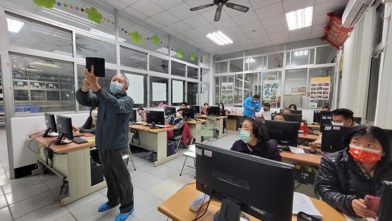 學員在DOC上課狀況2