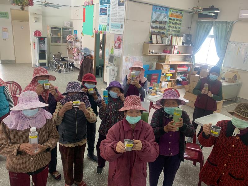 大家都完成自己姓名貼