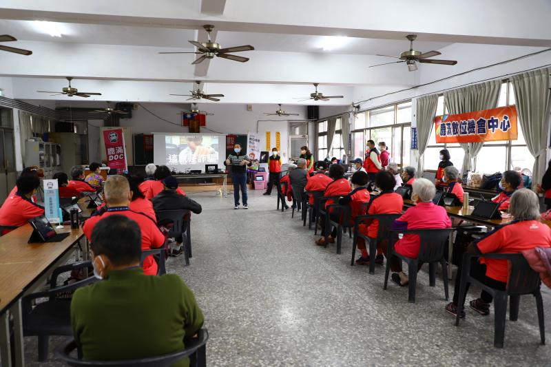 講師宣導資訊安全概念建立