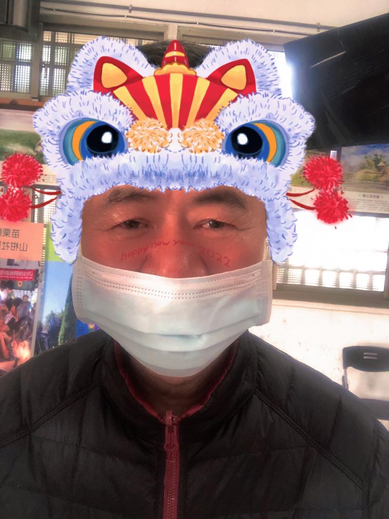 透過美圖秀秀 APP軟體，學員應景祝賀大家 新年快樂喔 ^^