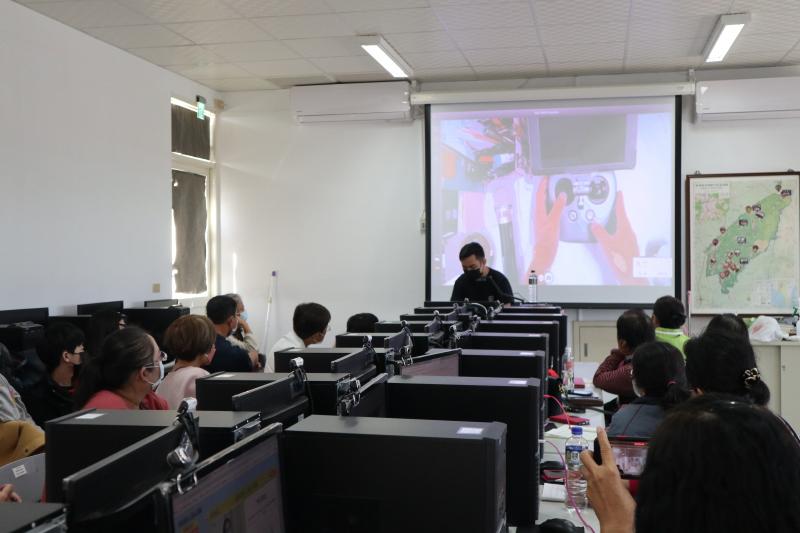 空拍機遙控教學過程