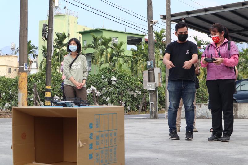 指導操作空拍機