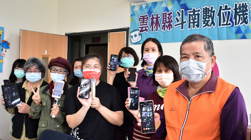 學員與講師開心合照