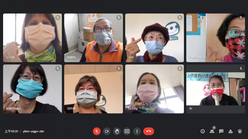 大家與老師在線上教室開心互動