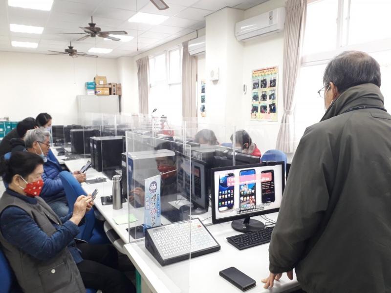 張老師講解資訊安全的重要性,以及如何有效做防範.