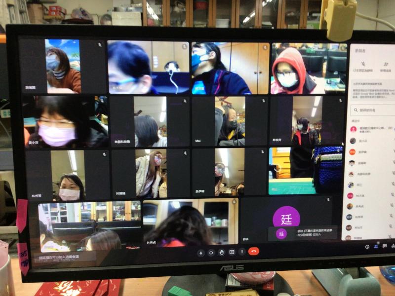 學員使用手機或pc電腦進入線上會議上課情形