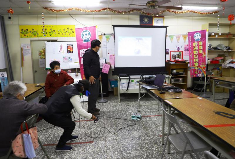 民眾體驗虛擬實境