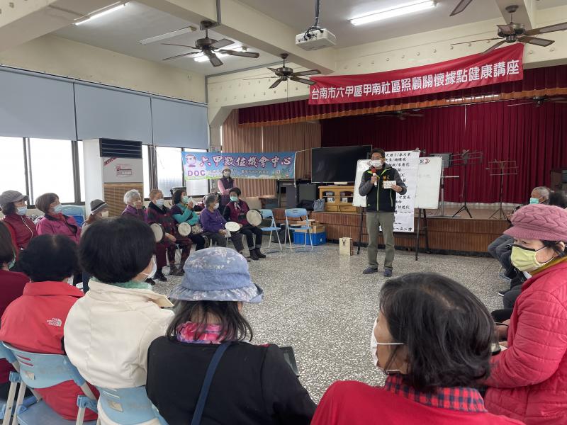 今天是驗收日子,特請記者實地錄影,課程準備中