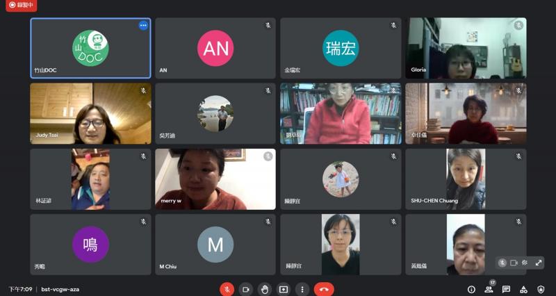 邀請學員開啟視訊一同合照點名，關閉視訊後可以選擇關閉視訊