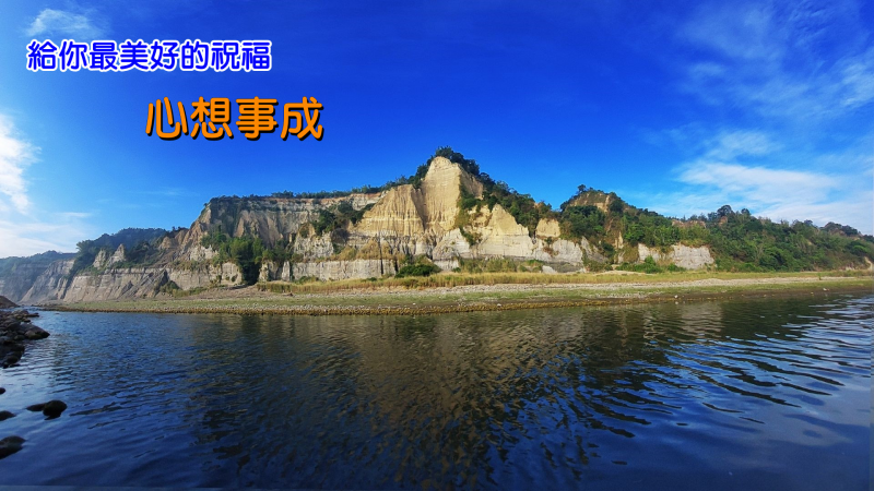 學員擔心著寶地會消失，趕快拿起手機拍照，製作成圖文創作，讓更多人來注意這塊小黃山