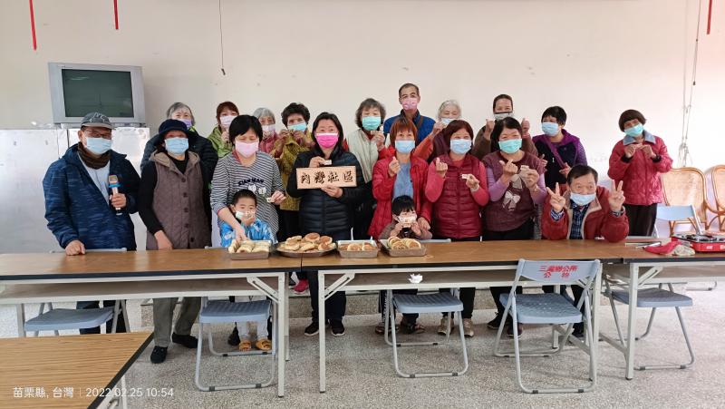 每位長輩和小朋友開心笑容，覺得非常有成就。