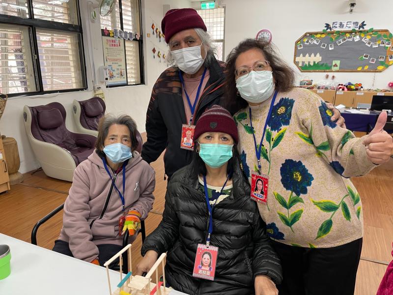 希望學員們日後能戴著識別證,愉快平安的出去遊玩!