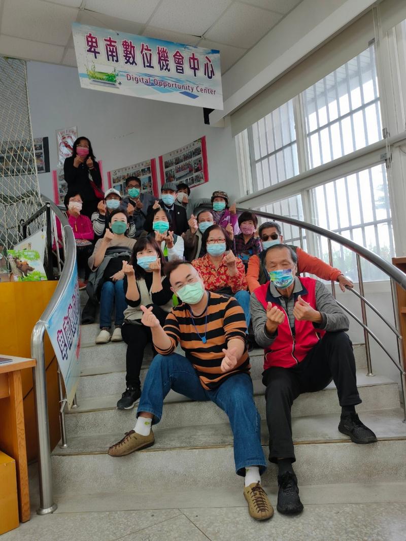 老師再教學員下載2套後製App軟體，讓今天的課程做了非常圓滿的結束