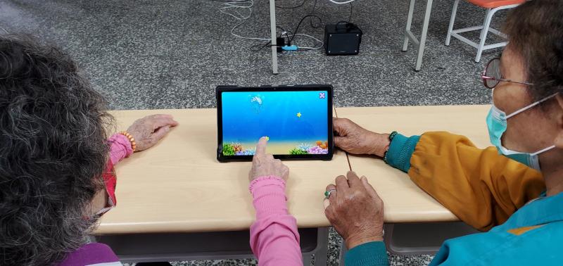 年長者動動腦~益智遊戲（餵魚及簡單加法）讓您對平板愛不釋手