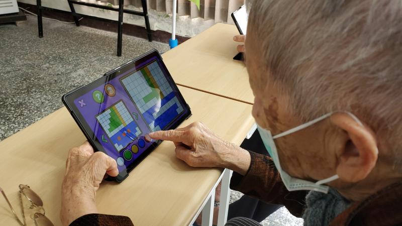 80歲陳阿嬤手眼好協調