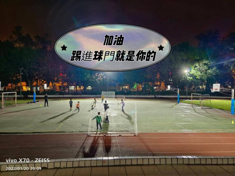 學員作品照片-晚上校園的運動