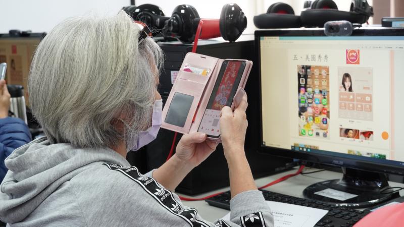 圖文講生活課程-學員練習使用手機APP修改照片