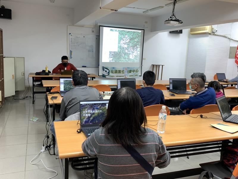 清晰地看到熟悉的街道房屋及景物
