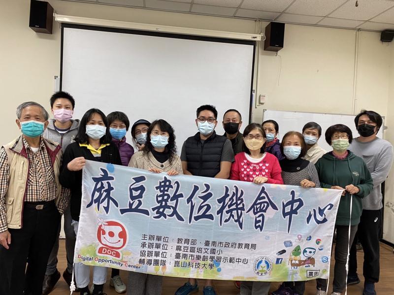 課程結束,學員和老師合照