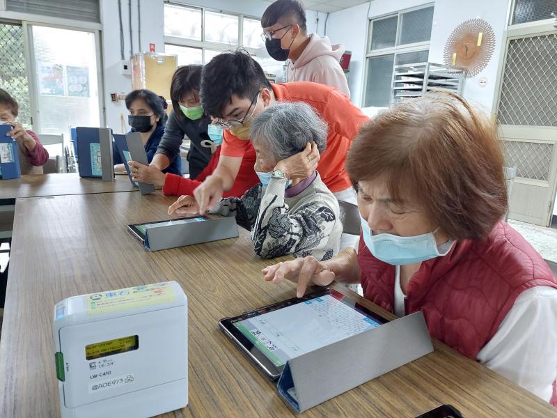 啟動標籤機開始個人姓名貼製作