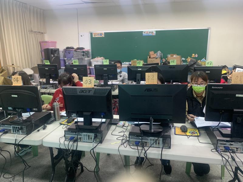 設備提供學員模擬考試比照考場檢定設備操作，提昇學員檢定錄取率。