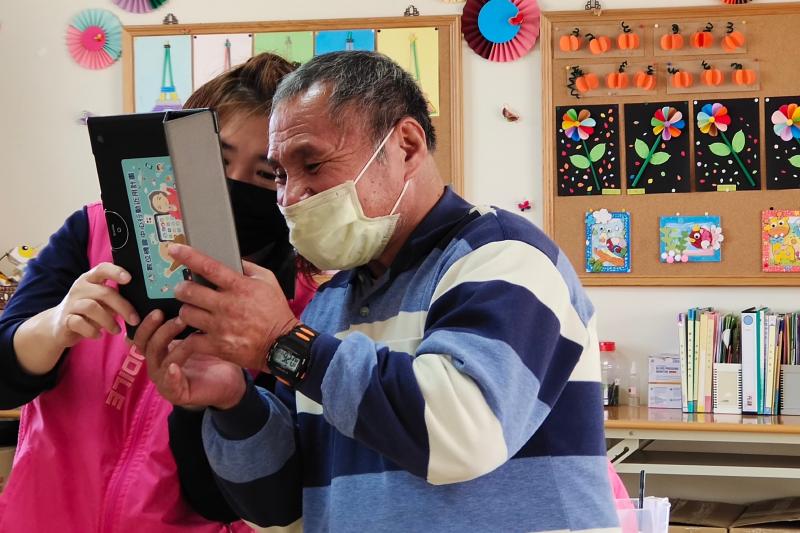 給學員不同的視野，平板電腦可以有多面向的使用，不受限制。