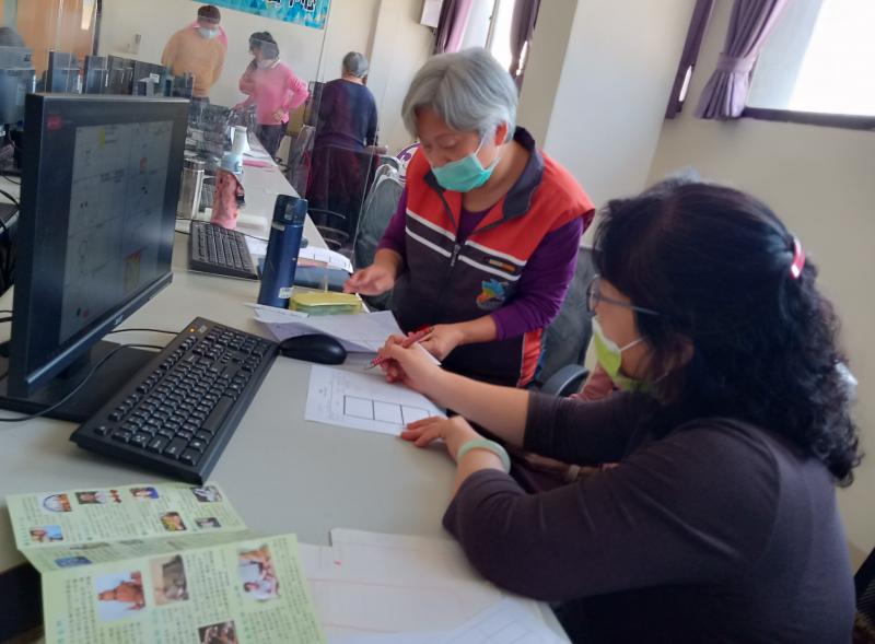 學員們正在討論