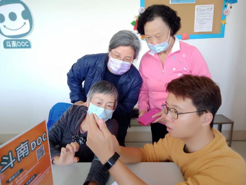 學員解說他里霧碑歷史