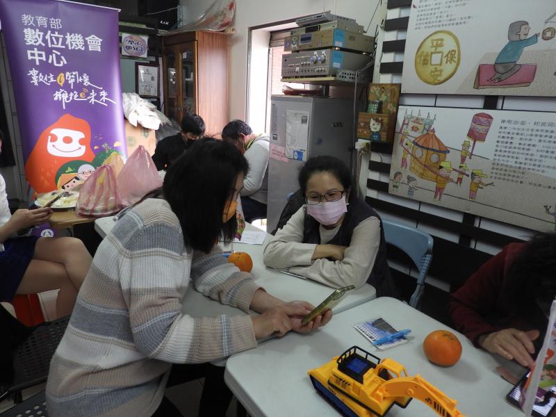 學員認真的學習。