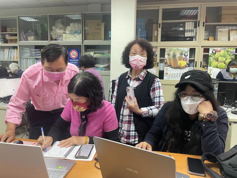 Google表單問題設定，大致分為問卷與測驗，回家先擬定表單。