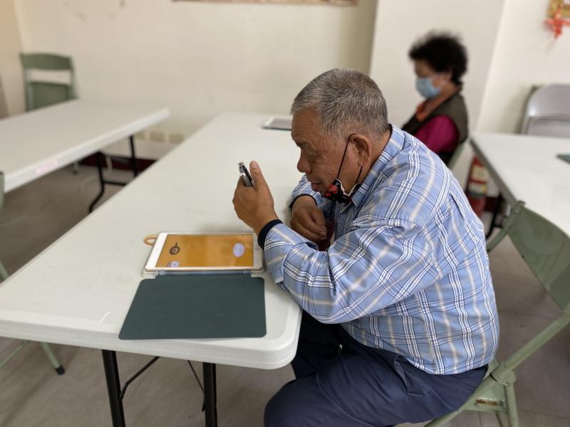 學員傳送語音訊息給家人