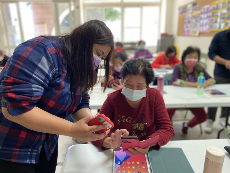 講師手把手的教學員