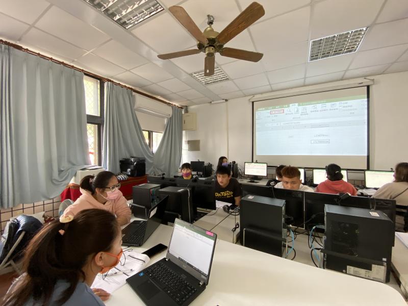 每位學員都跟著老師的步驟，也正確完成老師準備的所有題目。