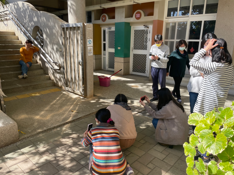 講師實際教導學員如何構圖