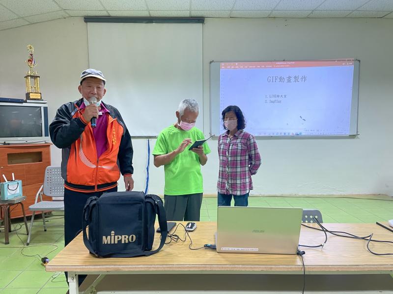 理事長能參與課程，與村民共同成長，可以用Line直接做出動畫，練習拍照技巧後，馬上做出動畫傳給家人分享。。