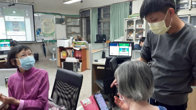 學員有目問題。請教老師來協助