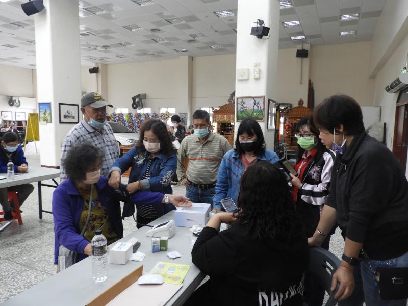 學員互相量血壓