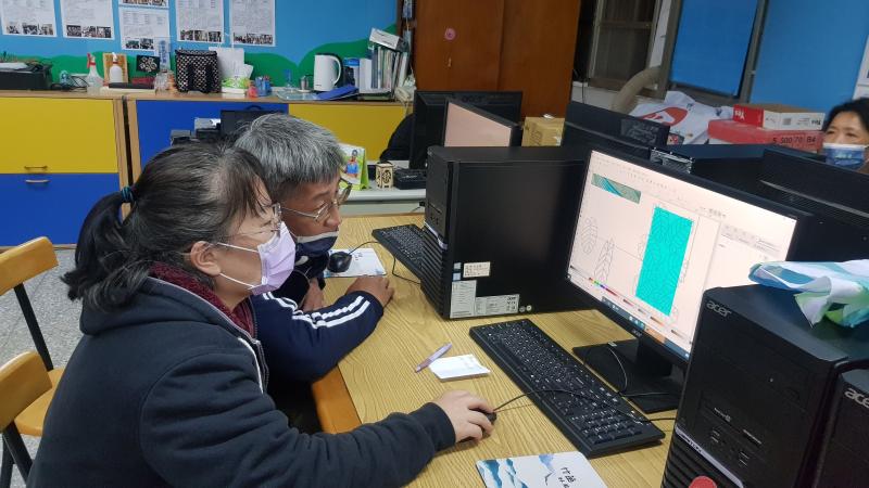 夫妻檔一起學雷雕